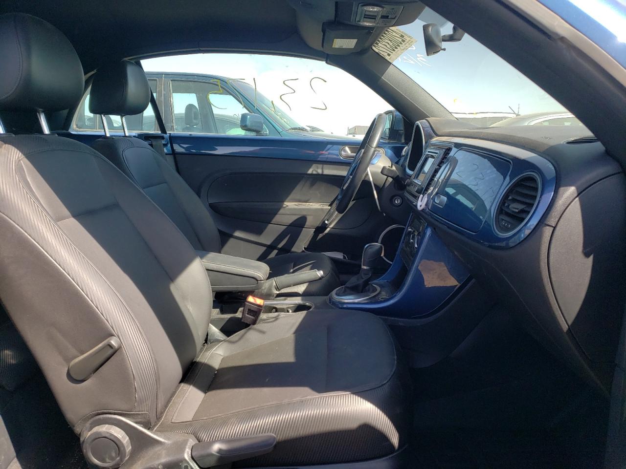 Photo 5 from auction – 2019 VOLKSWAGEN BEETLE S with VIN 3VW5DAAT5KM503402