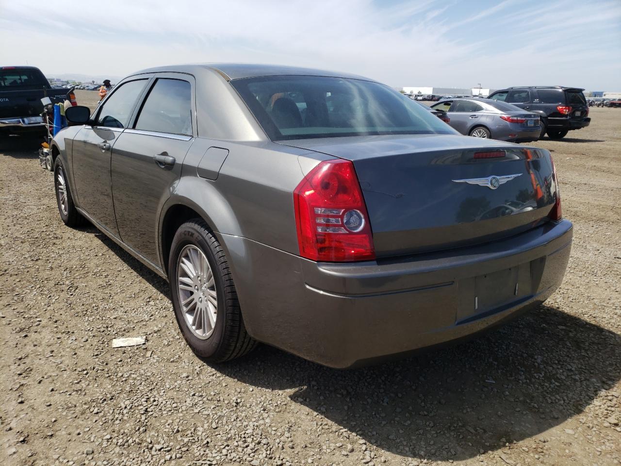 Photo 3 from auction – 2009 CHRYSLER 300 LX with VIN 2C3KA43D99H612769