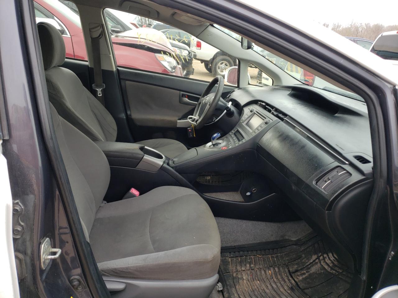 Photo 5 from auction – 2013 TOYOTA PRIUS with VIN JTDKN3DU6D1640349