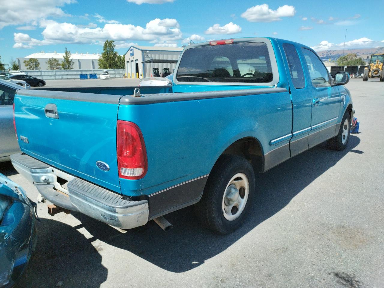 Photo 4 from auction – 1998 FORD F150 with VIN 1FTZX1766WKC33400