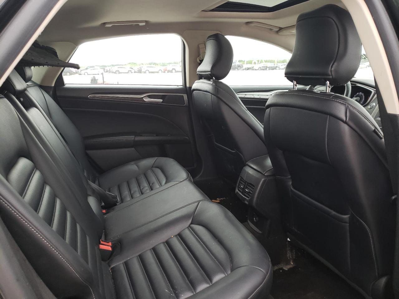 Photo 16 from auction – 2019 FORD FUSION SEL with VIN 3FA6P0CD2KR271445