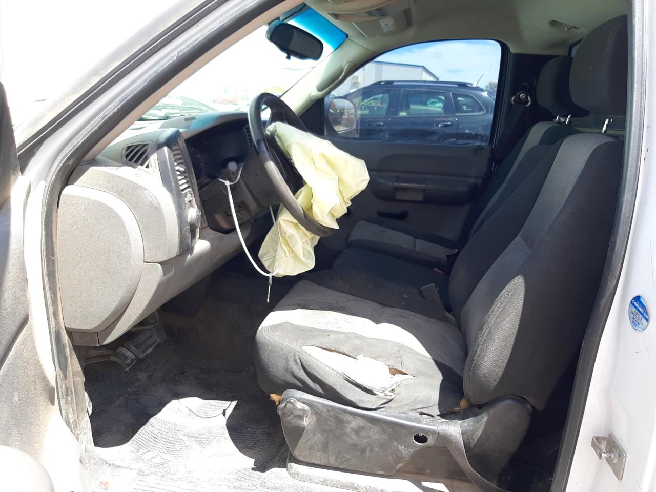 Photo 5 from auction – 2007 CHEVROLET SILVERADO with VIN 1GCEC14XX7Z637901