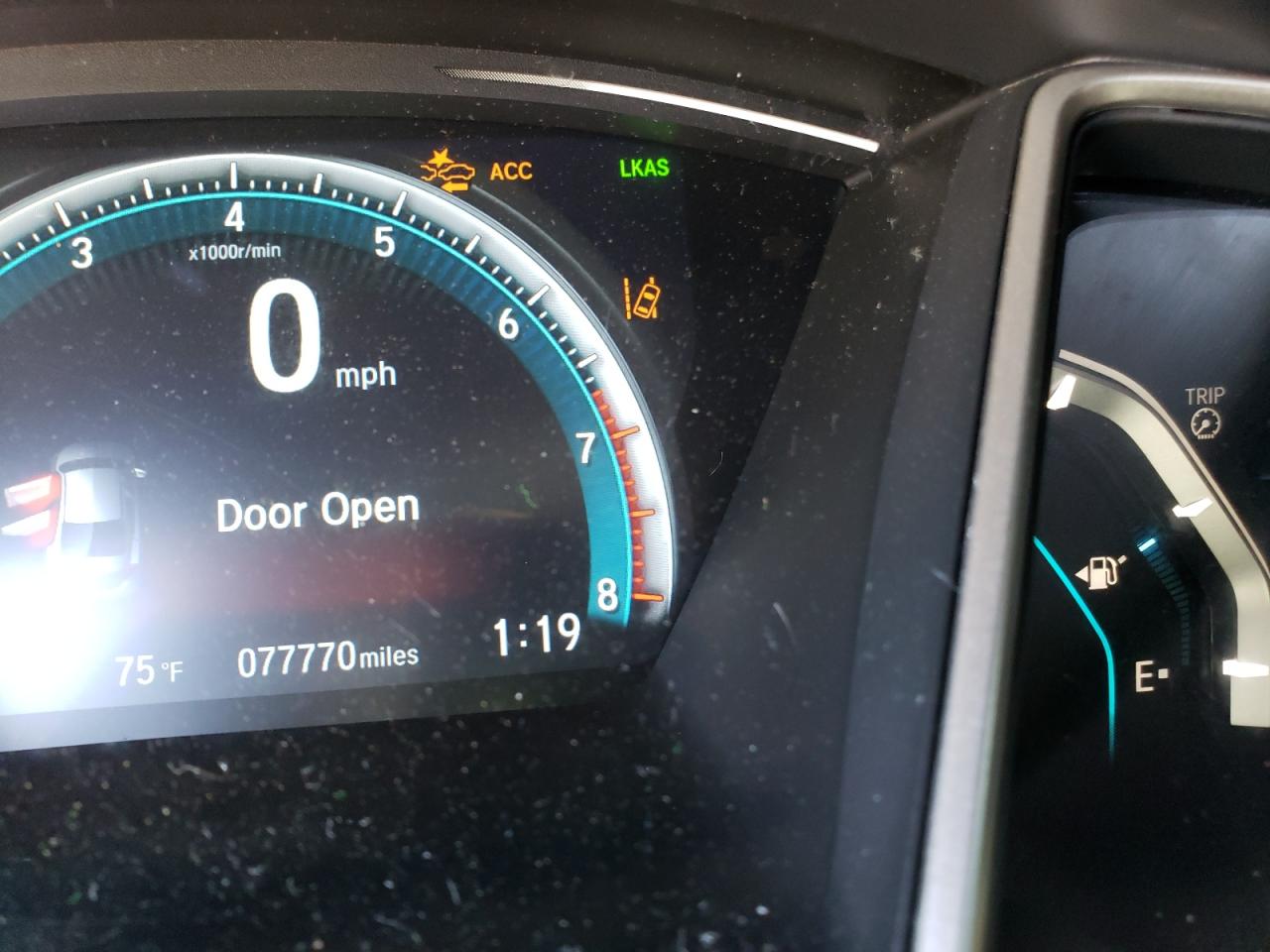 Photo 8 from auction – 2018 HONDA CIVIC EX with VIN 19XFC2F8XJE026799