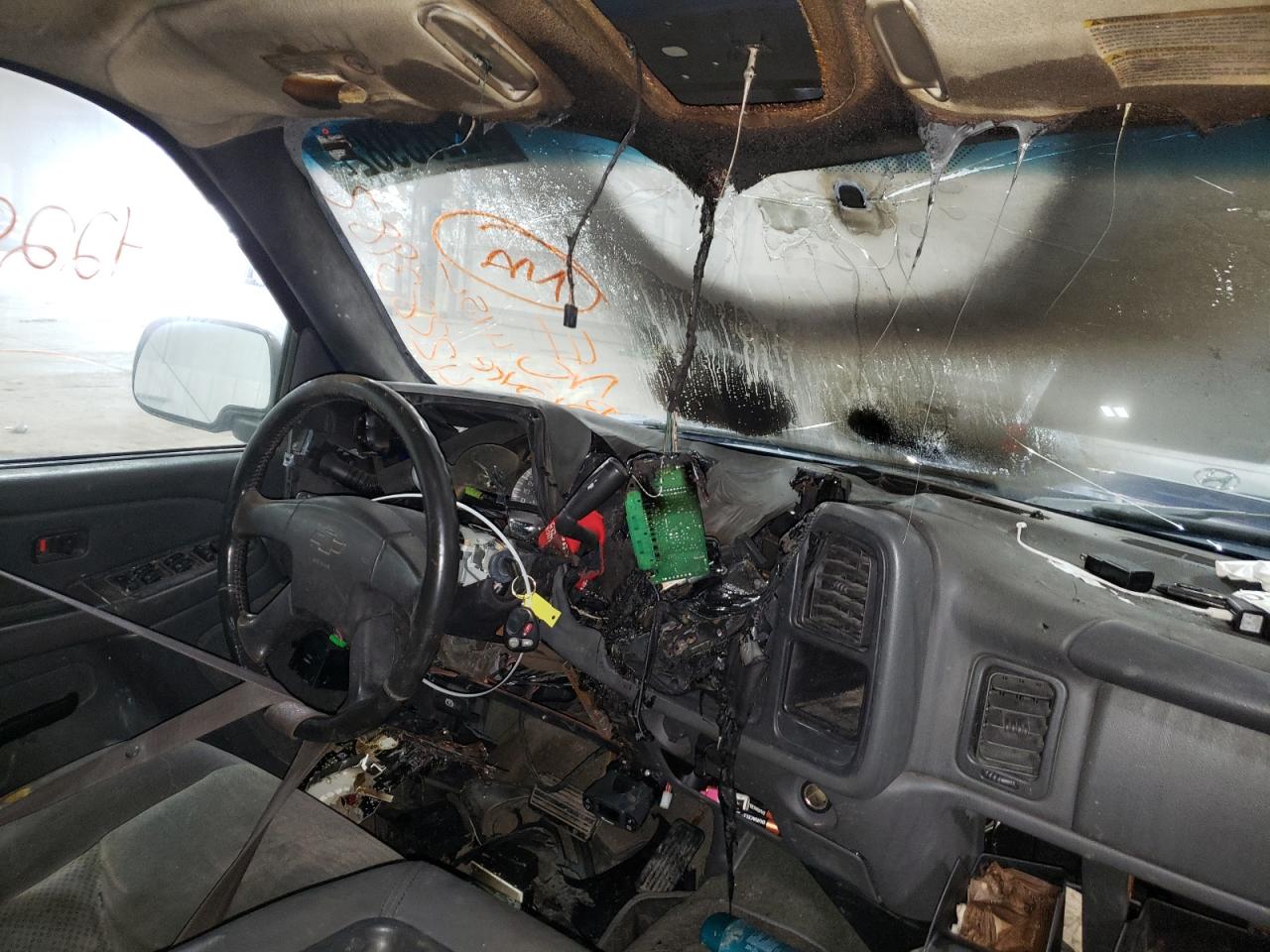 Photo 9 from auction – 2004 CHEVROLET SILVERADO with VIN 1GCHK23U04F123131
