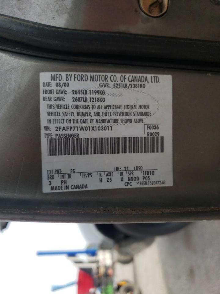 Photo 10 from auction – 2001 FORD CROWNVIC with VIN 2FAFP71W01X103011