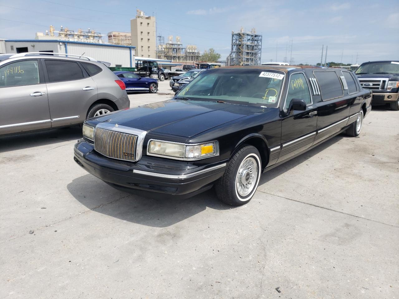 Photo 2 from auction – 1997 LINCOLN LIMO with VIN 1LNLM81W2VY658166