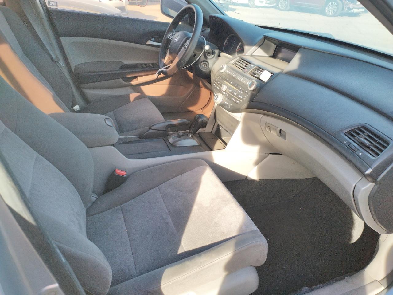 Photo 5 from auction – 2010 HONDA ACCORD LXP with VIN 1HGCP2F41AA093557