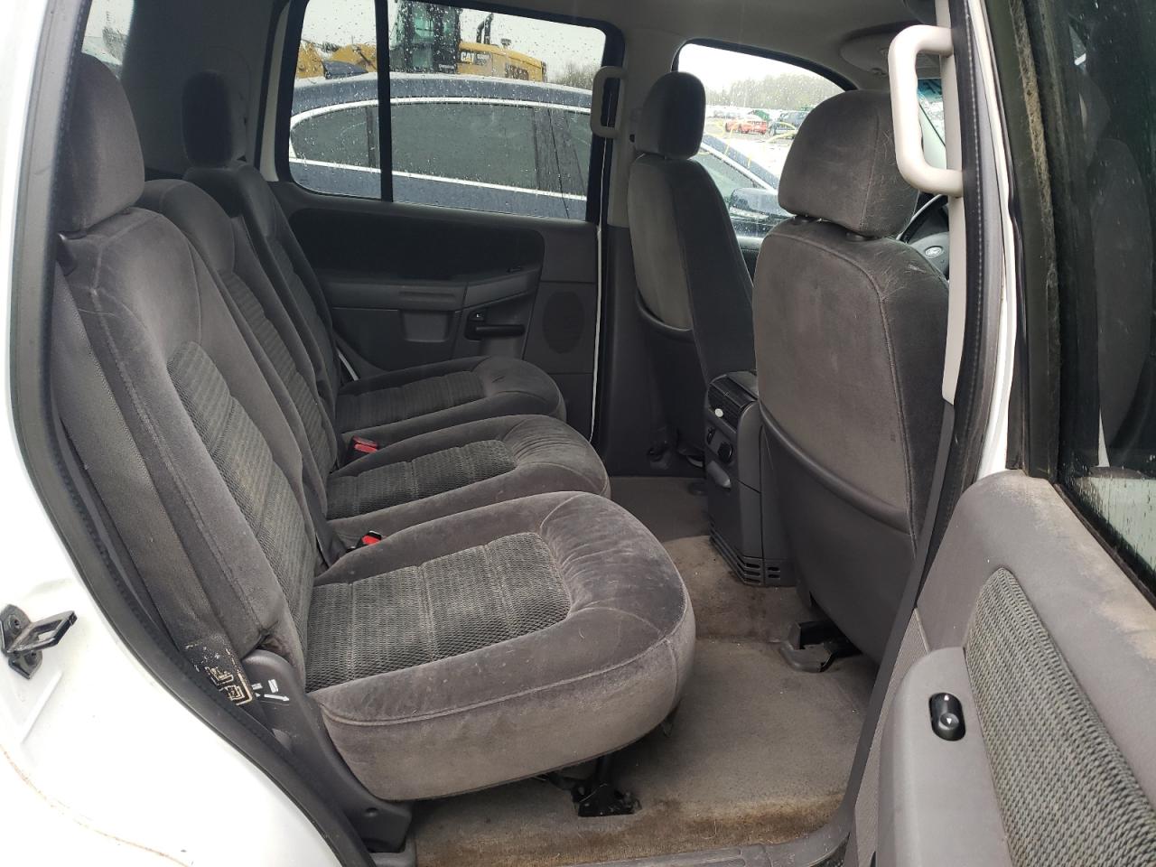 Photo 6 from auction – 2002 FORD EXPLORER X with VIN 1FMZU73E42UC76832