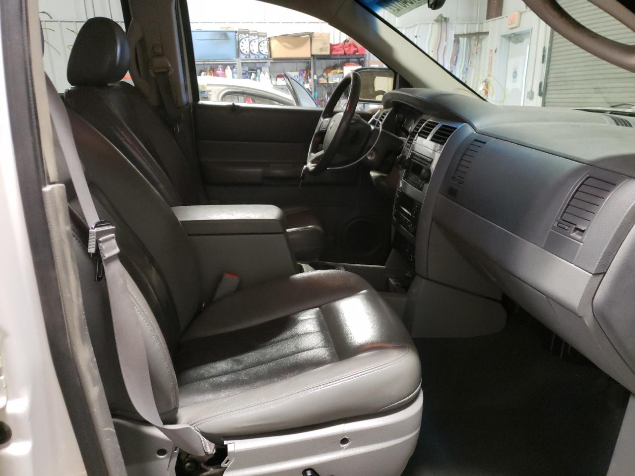 Photo 5 from auction – 2005 DODGE DURANGO LI with VIN 1D4HB58D95F507603