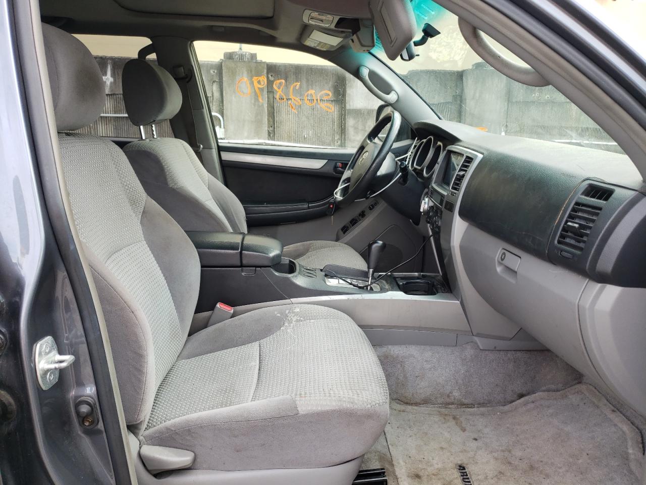 Photo 5 from auction – 2004 TOYOTA 4RUNNER SR with VIN JTEBU14R040041449