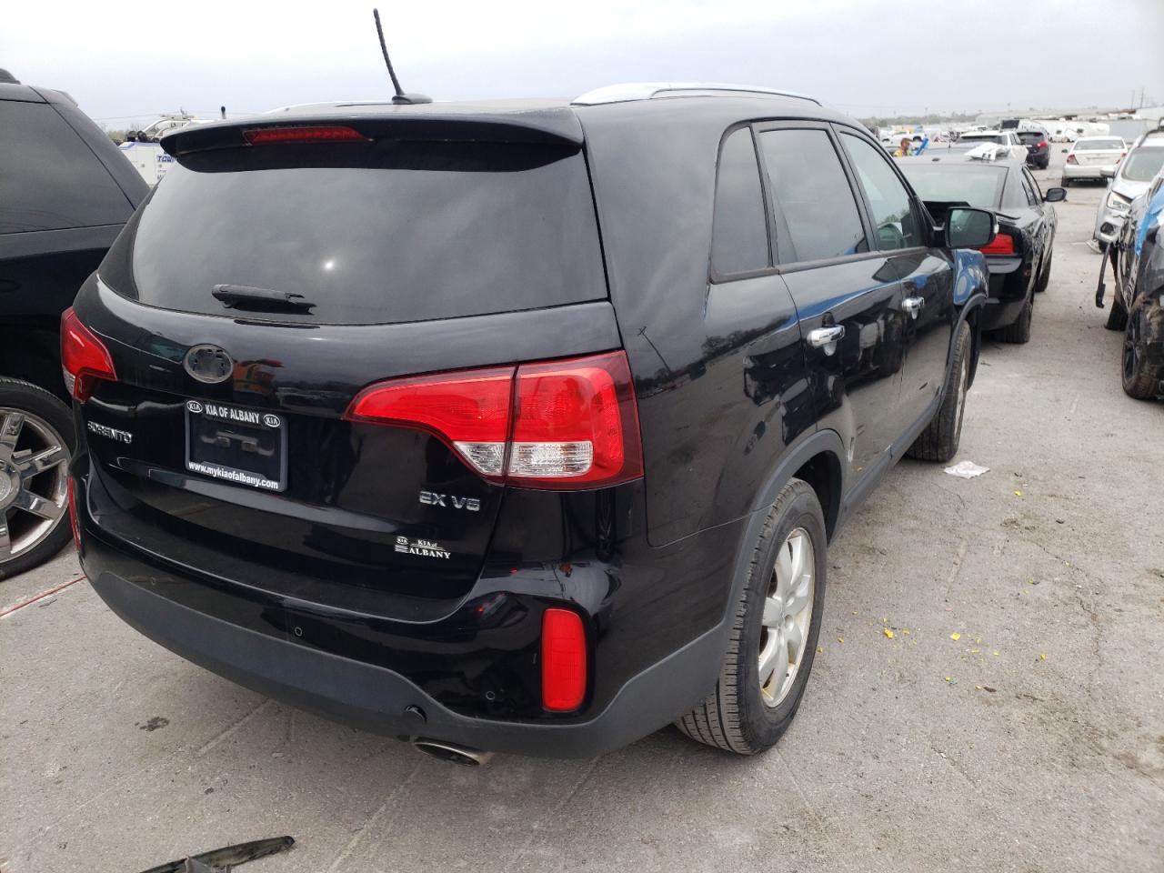 Photo 4 from auction – 2015 KIA SORENTO EX with VIN 5XYKU4A77FG655355