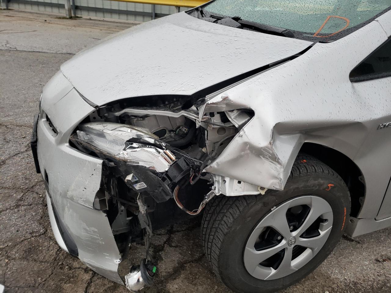 صورة رقم 9 من المزاد - 2015 TOYOTA PRIUS مع VIN JTDKN3DU4F1994907
