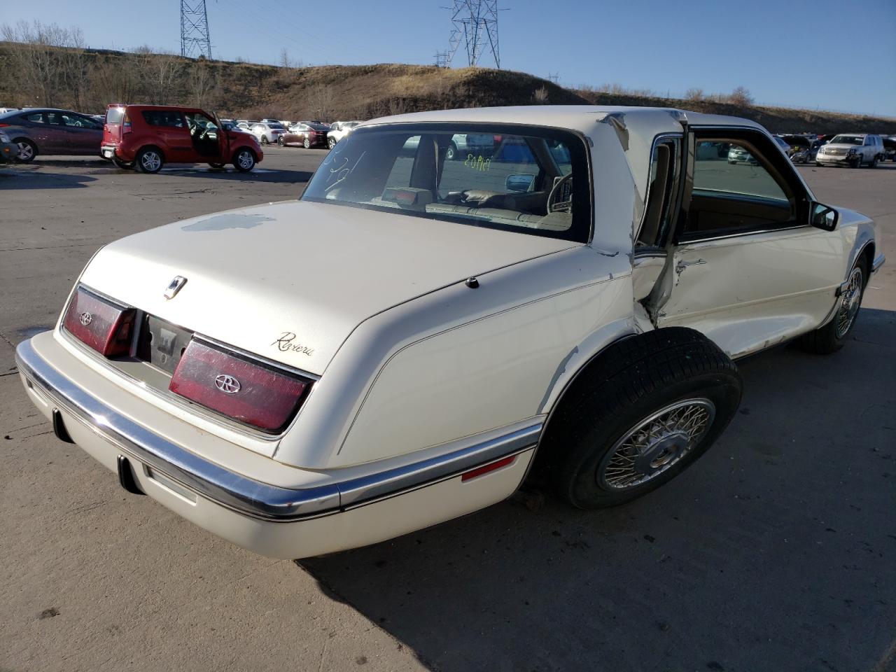 Photo 4 from auction – 1989 BUICK RIVIERA with VIN 1G4EZ11CXKU419524
