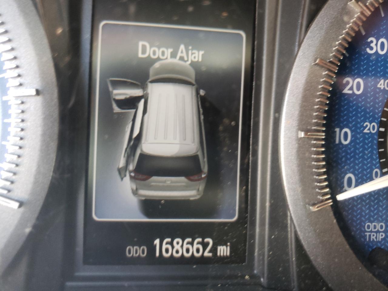 Photo 8 from auction – 2015 TOYOTA SIENNA XLE with VIN 5TDYK3DC3FS543139