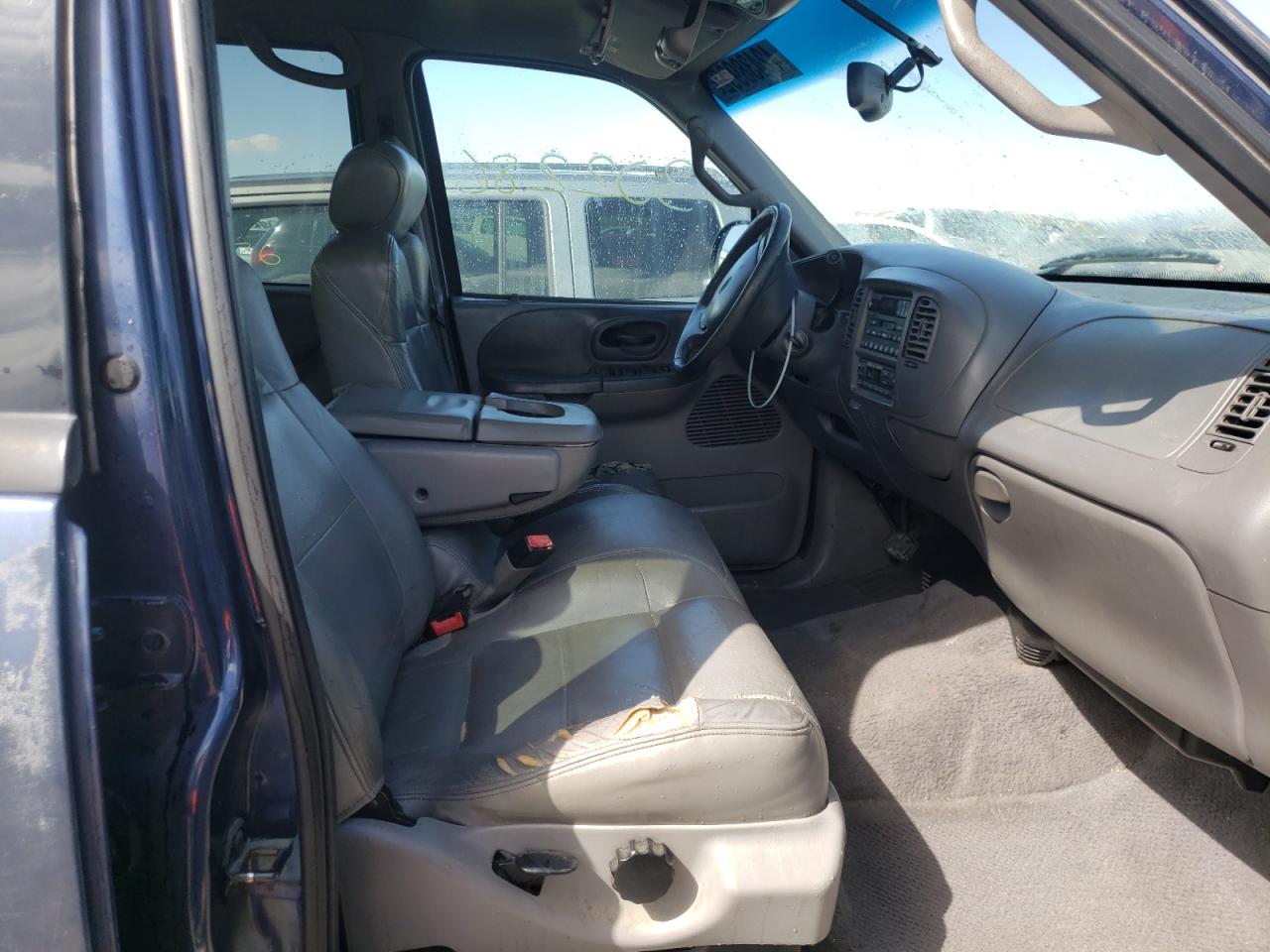 Photo 5 from auction – 2002 FORD F150 SUPER with VIN 1FTRW07L32KB93306