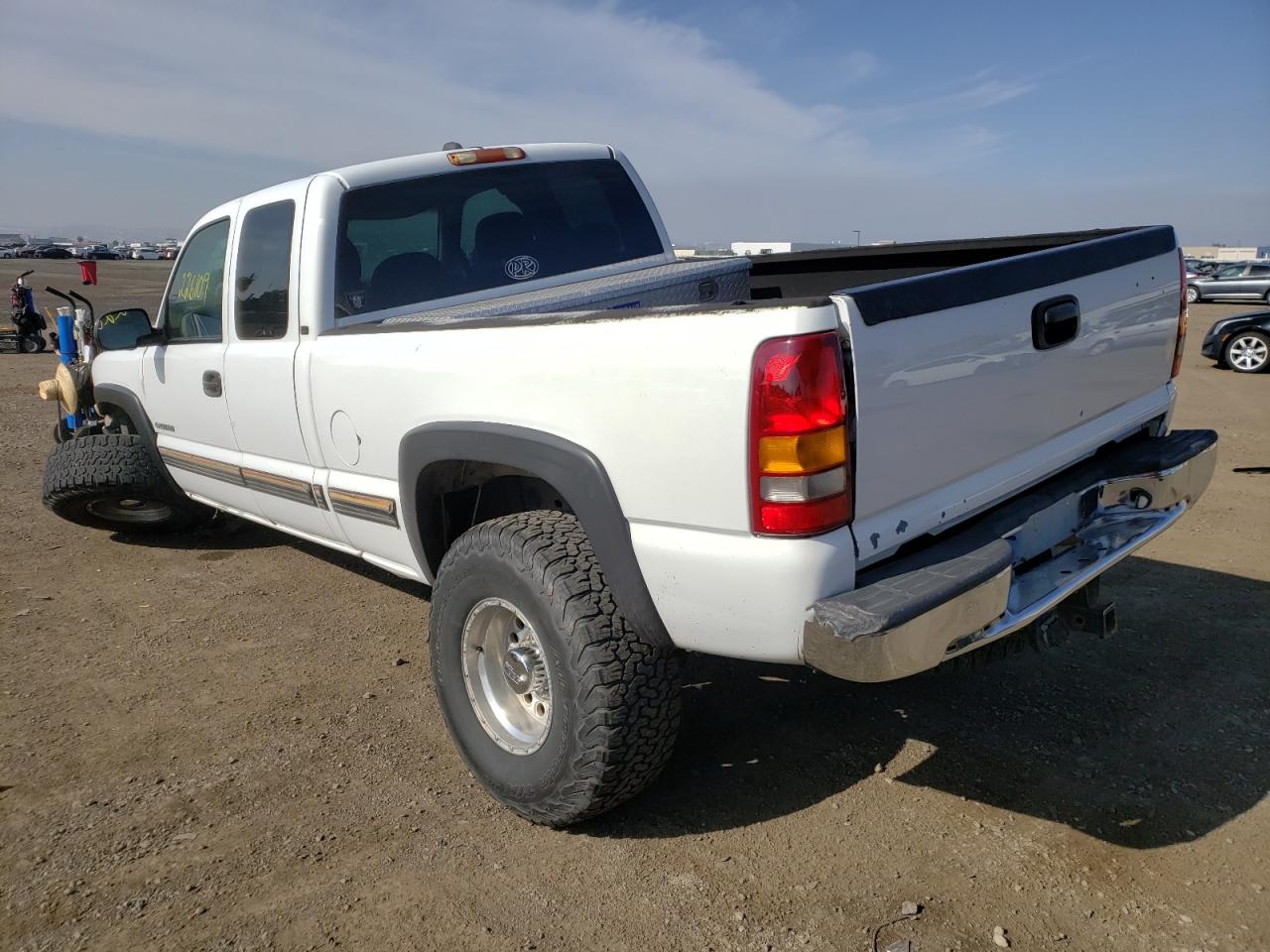 Photo 3 from auction – 2002 CHEVROLET K2500 SILV with VIN 1GCHK29UX2E132252