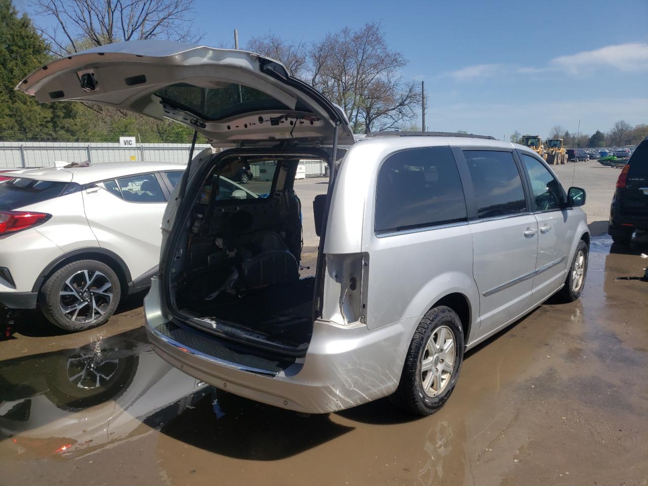 Photo 4 from auction – 2011 CHRYSLER TOWN & COU with VIN 2A4RR5DG6BR713750