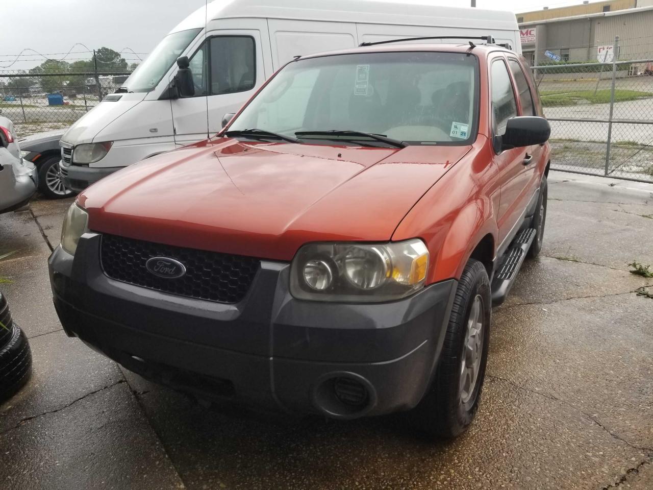 Photo 2 from auction – 2005 FORD ESCAPE XLS with VIN 1FMYU02ZX5KC05075