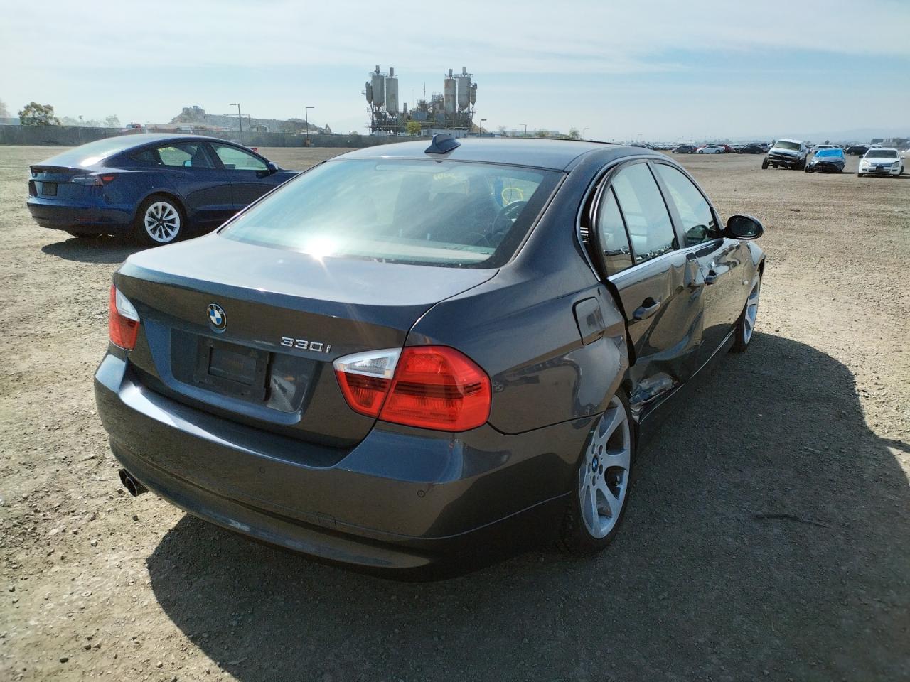 Photo 4 from auction – 2006 BMW 330 I with VIN WBAVB33596AZ85794