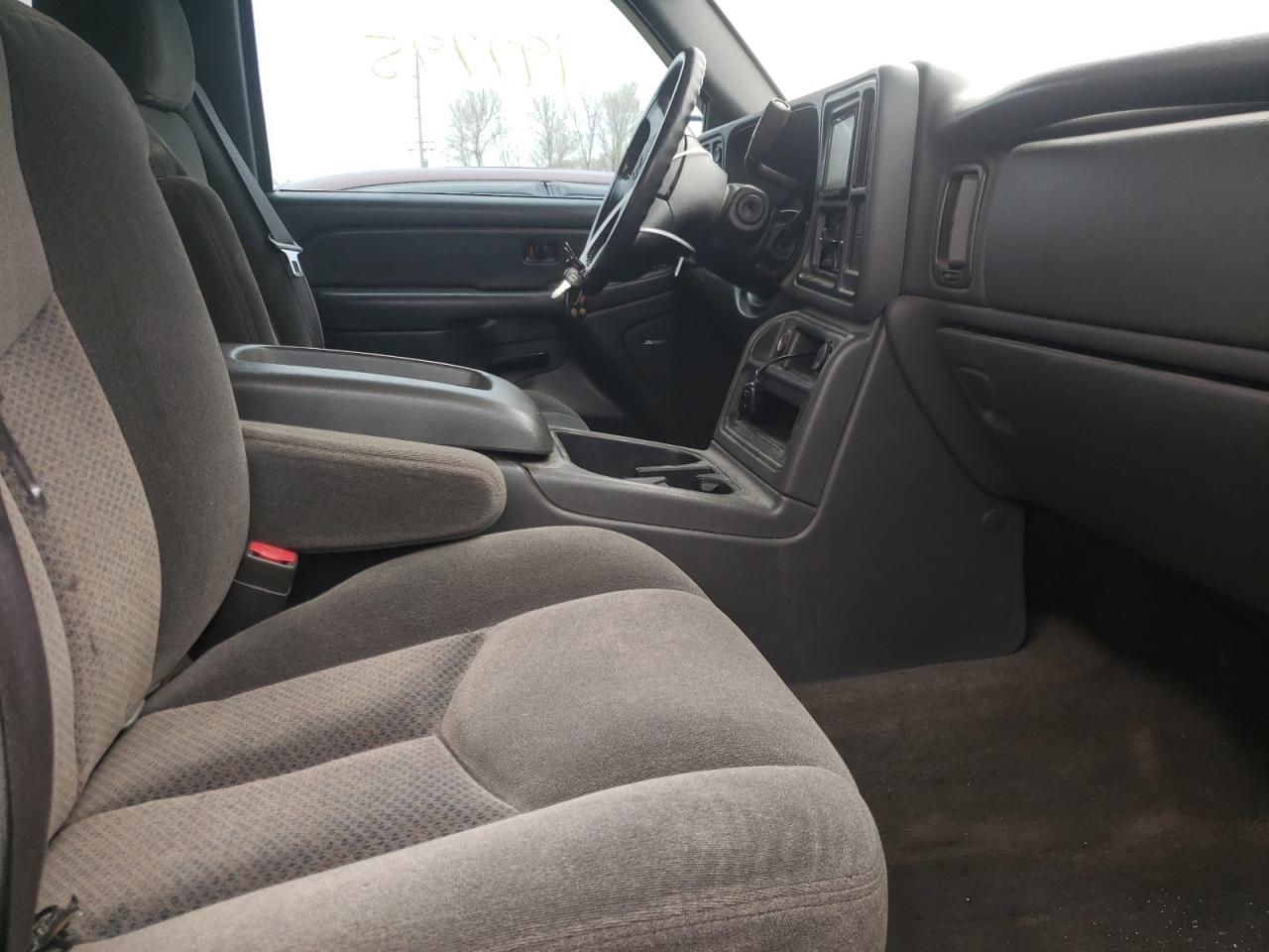 Photo 5 from auction – 2004 CHEVROLET SILVERADO with VIN 2GCEK19T141283957