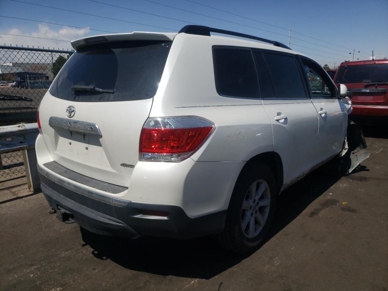 Фото 4 с аукциона – 2013 TOYOTA HIGHLANDER с VIN 5TDBK3EH6DS249246