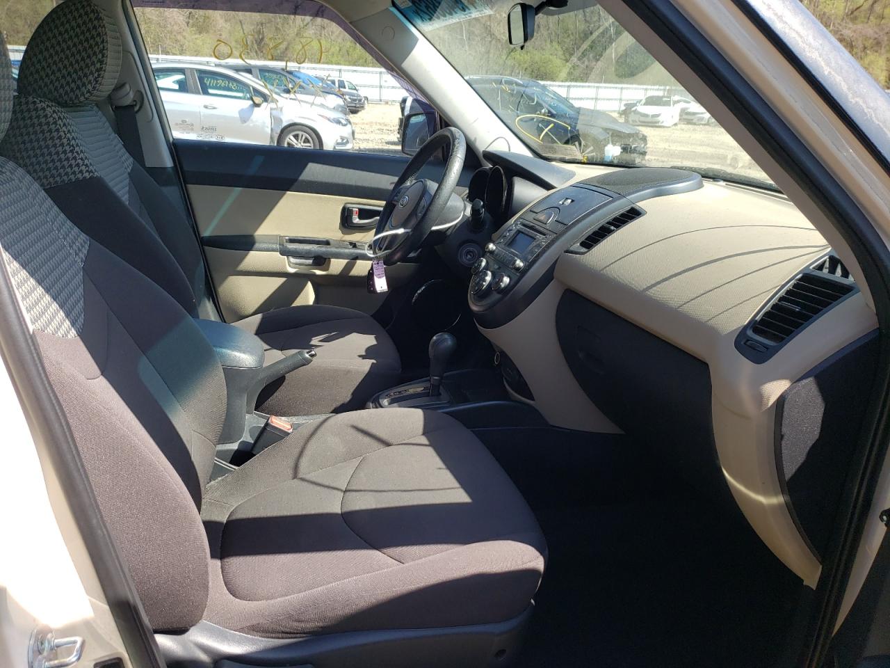 Photo 5 from auction – 2010 KIA SOUL + with VIN KNDJT2A22A7132032
