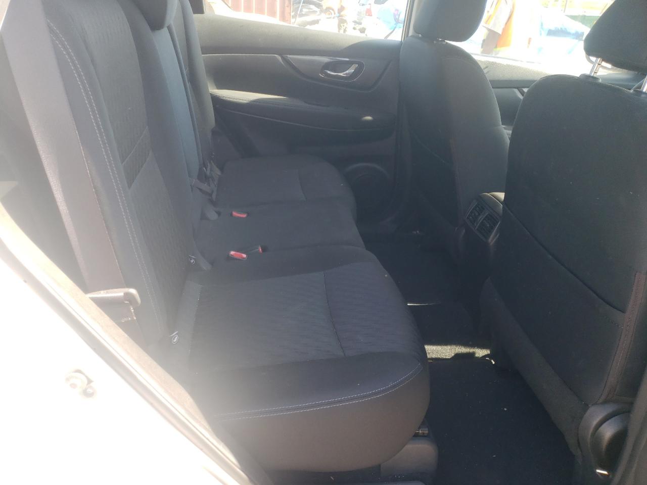 Photo 6 from auction – 2018 NISSAN ROGUE S with VIN KNMAT2MT4JP598162