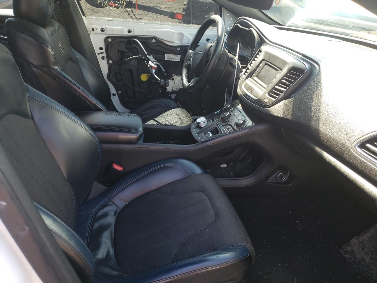 Photo 5 from auction – 2015 CHRYSLER 200 S with VIN 1C3CCCBB5FN585081