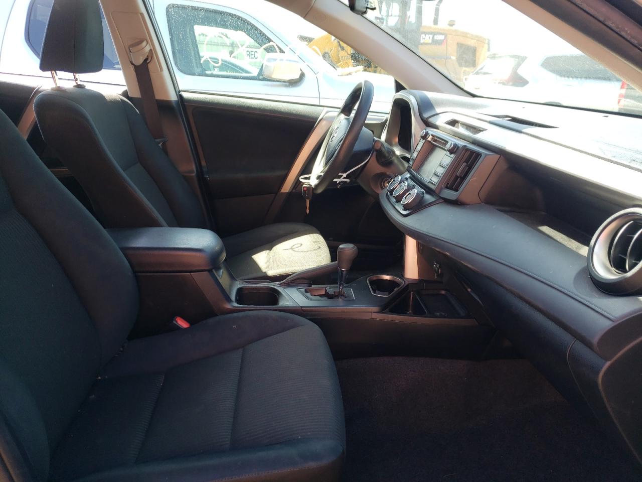 Photo 5 from auction – 2017 TOYOTA RAV4 LE with VIN JTMZFREV0HJ709290