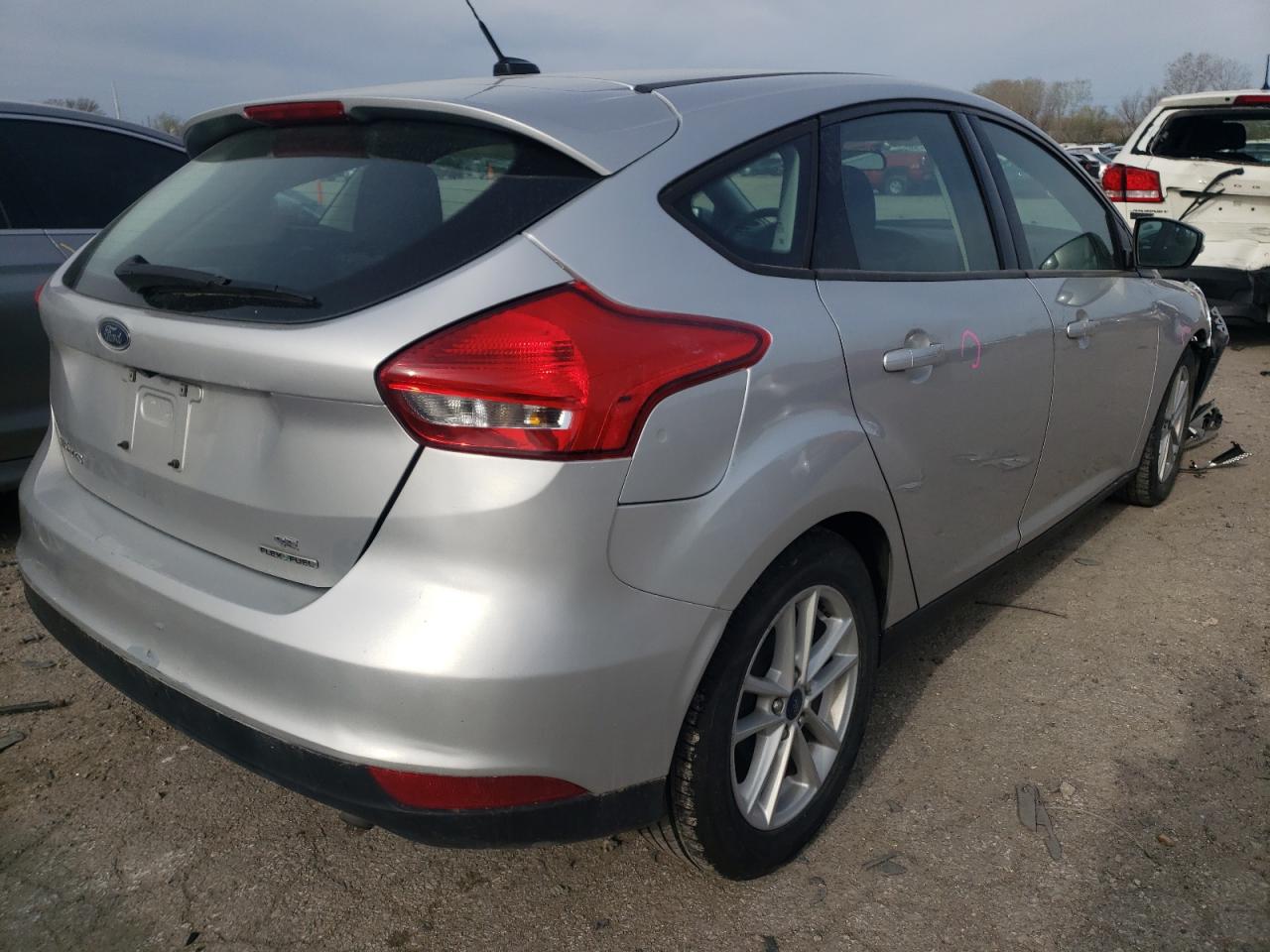 Photo 4 from auction – 2015 FORD FOCUS SE with VIN 1FADP3K20FL223441