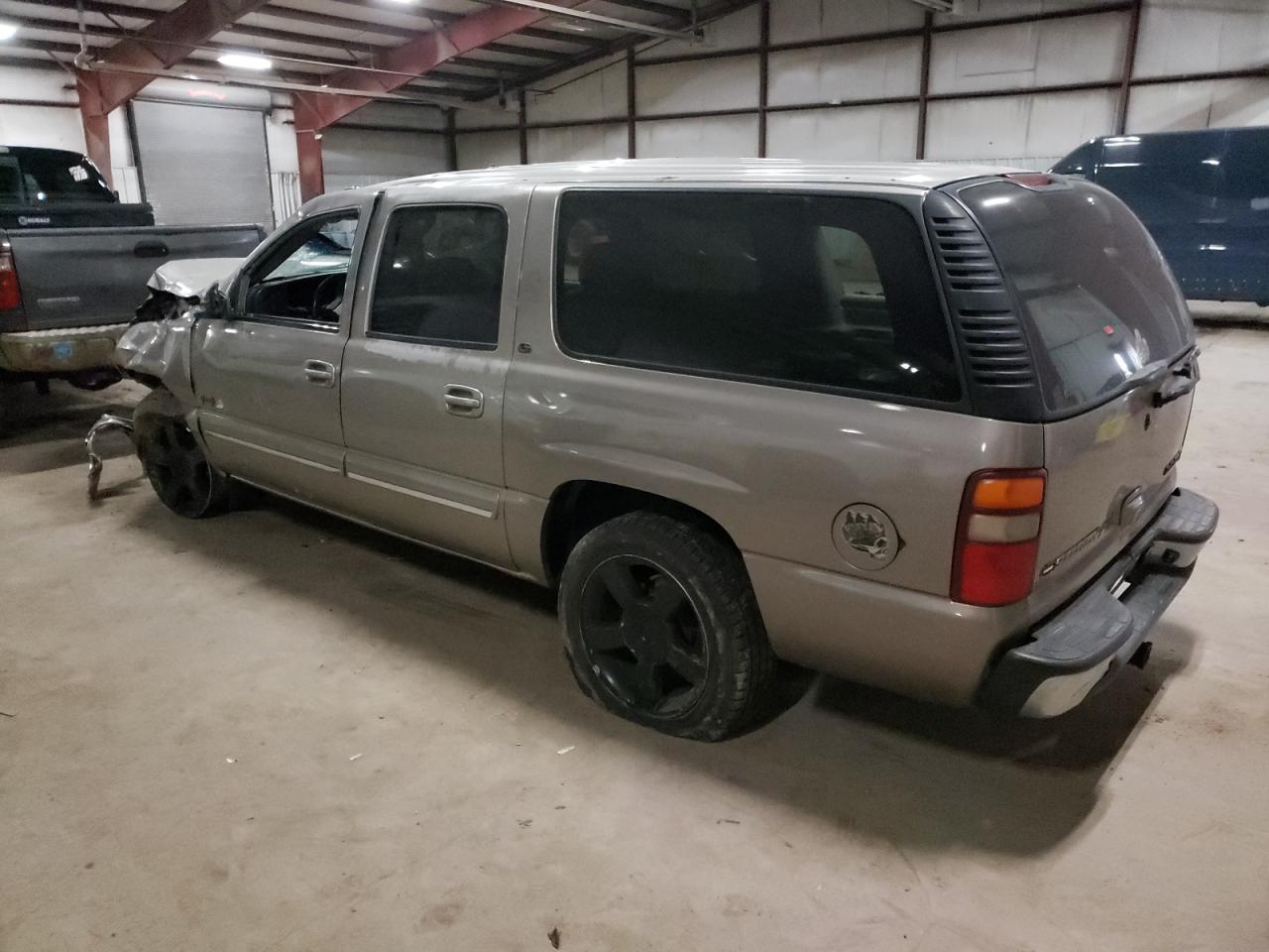 Photo 3 from auction – 2003 CHEVROLET SUBURBAN K with VIN 3GNFK16Z43G307789