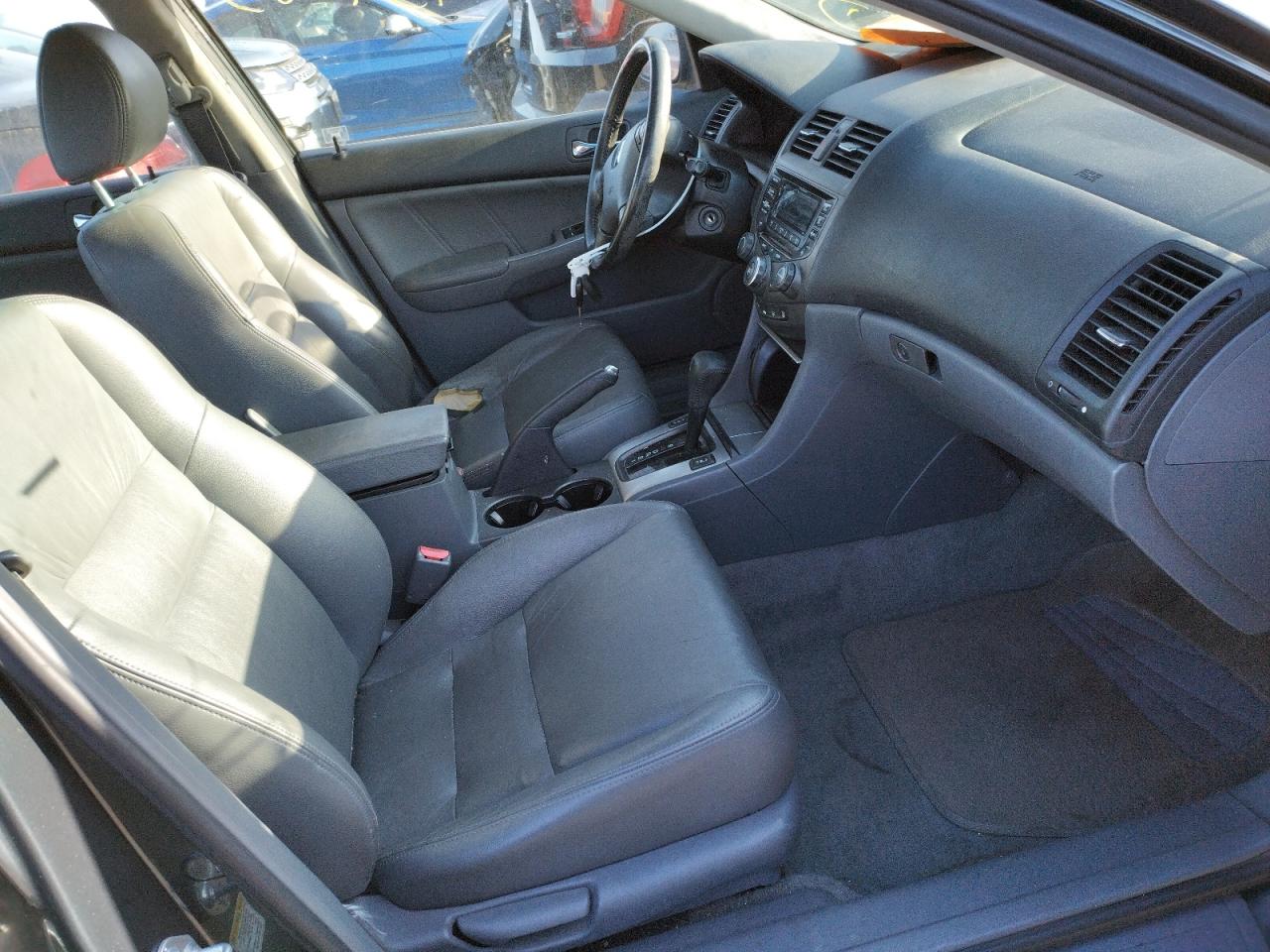 Photo 5 from auction – 2004 HONDA ACCORD EX with VIN JHMCM56844C020265