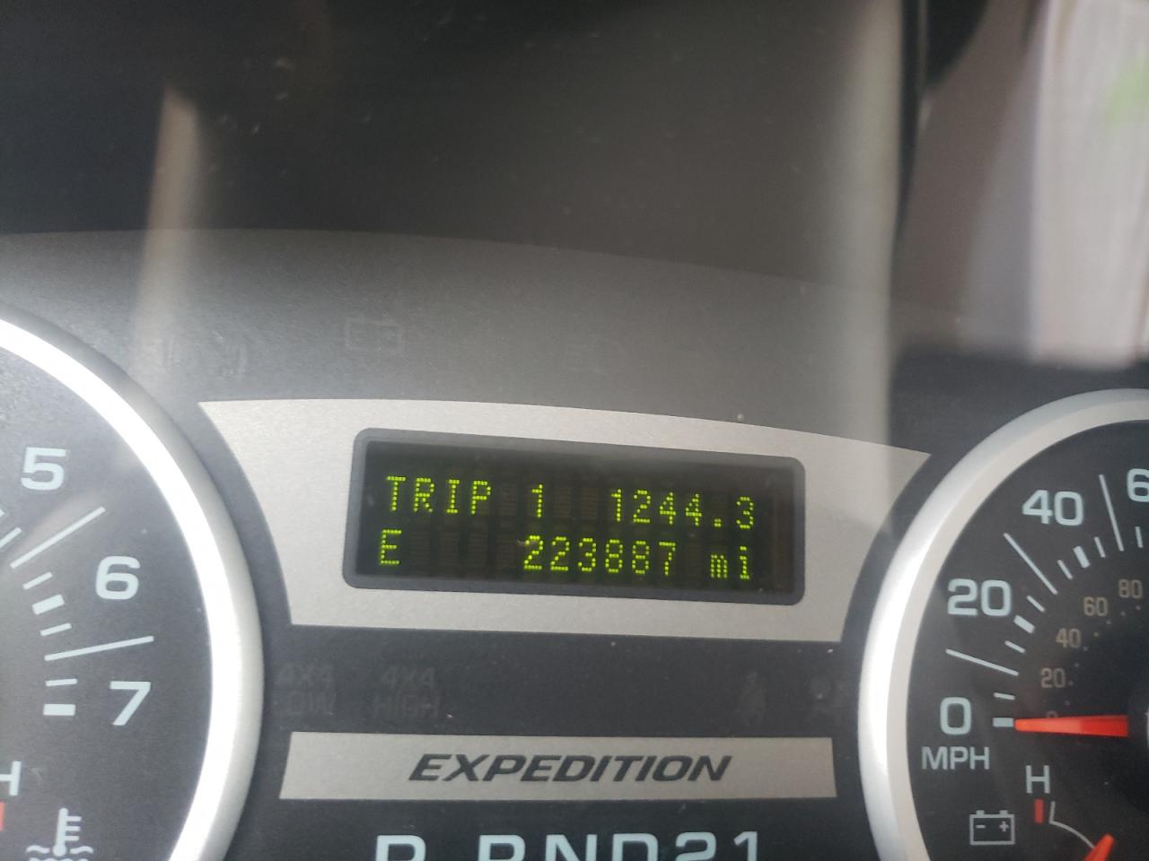 Photo 8 from auction – 2006 FORD EXPEDITION with VIN 1FMPU17546LA40207