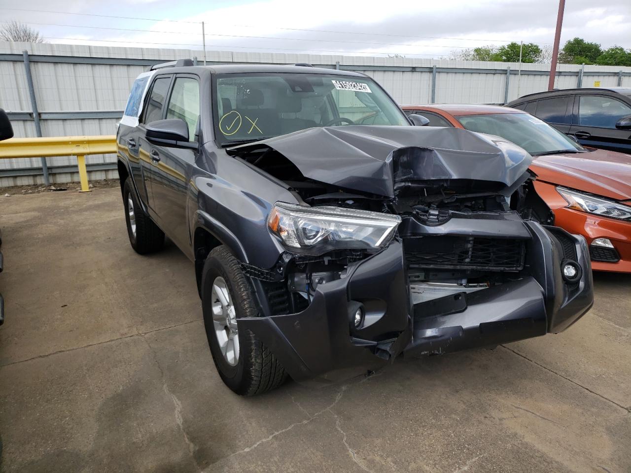 TOYOTA 4RUNNER SR 2022 with VIN JTEEU5JR7N5253939 - Photo from auction