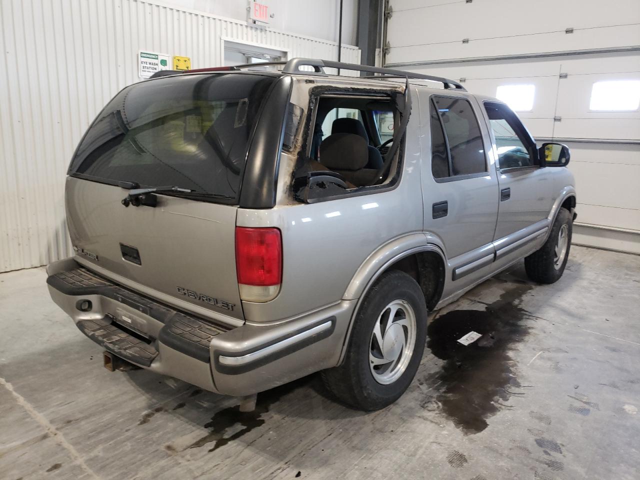 Photo 4 from auction – 1998 CHEVROLET BLAZER with VIN 1GNDT13W2W2255140