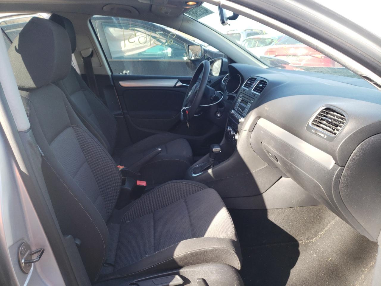 Photo 5 from auction – 2010 VOLKSWAGEN GOLF with VIN WVWDA7AJ7AW360346
