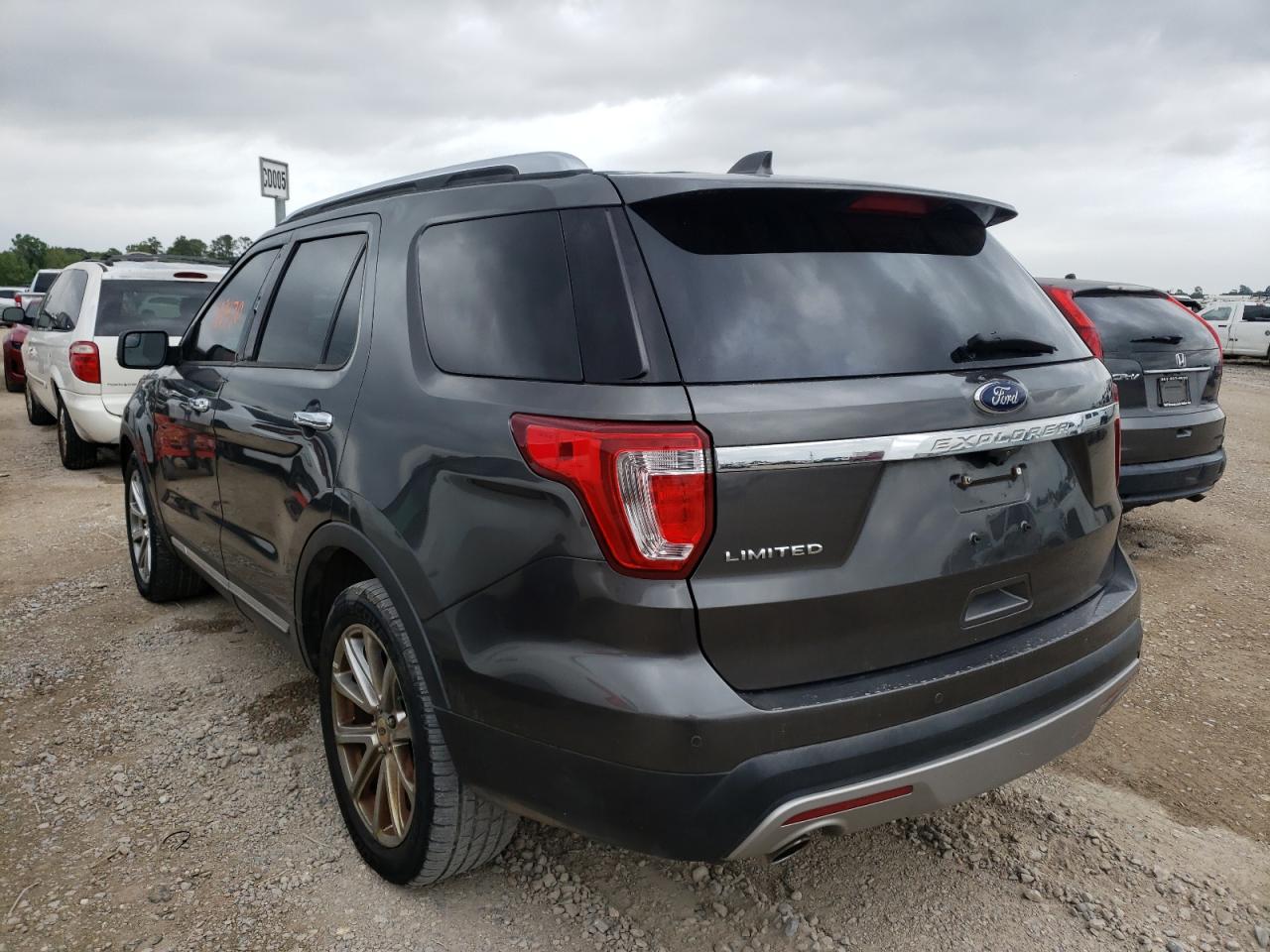Photo 3 from auction – 2017 FORD EXPLORER L with VIN 1FM5K7F84HGC07043