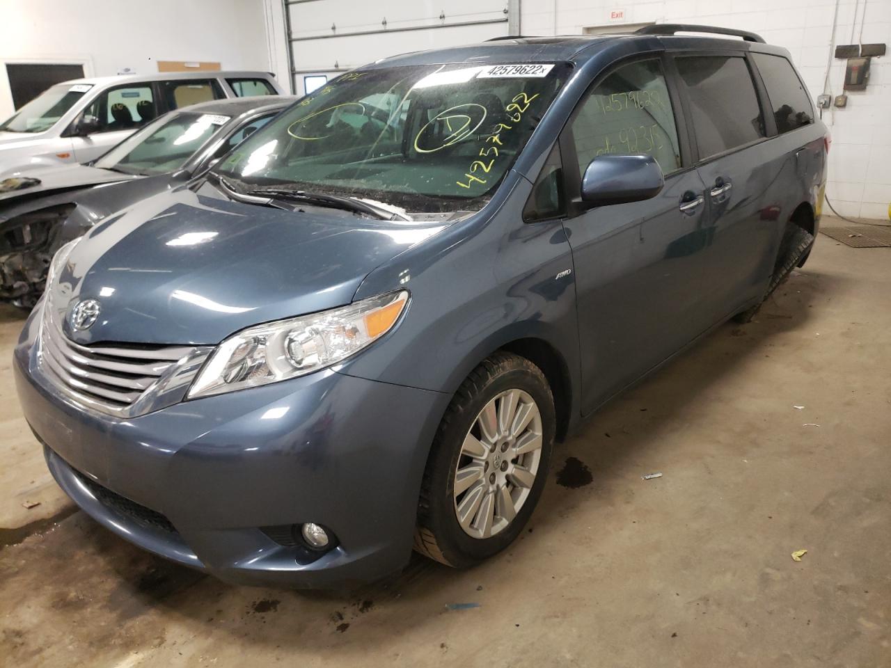 Photo 2 from auction – 2017 TOYOTA SIENNA XLE with VIN 5TDDZ3DC9HS158679