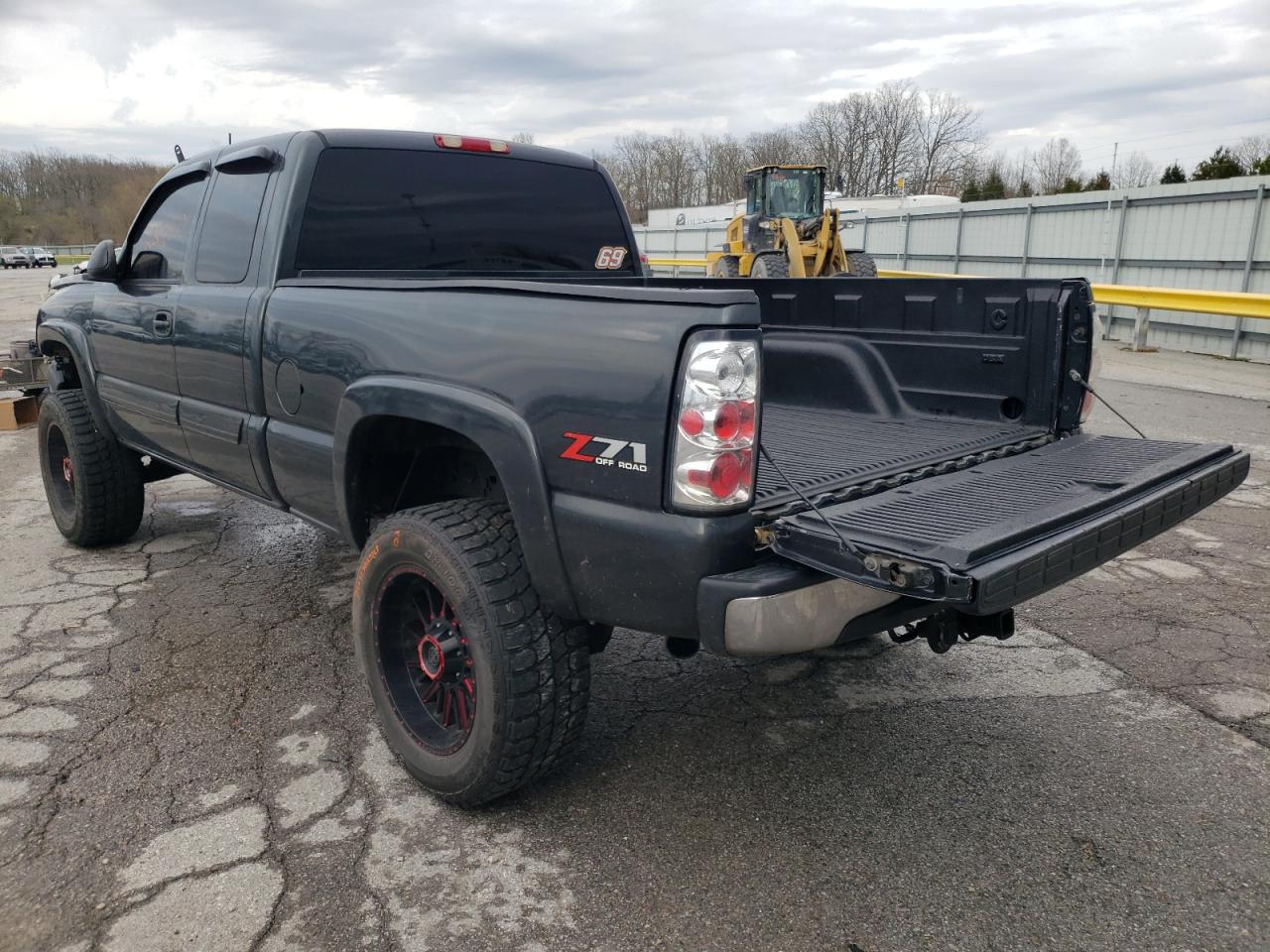 Photo 3 from auction – 2004 CHEVROLET SILVERADO with VIN 2GCEK19T541233580