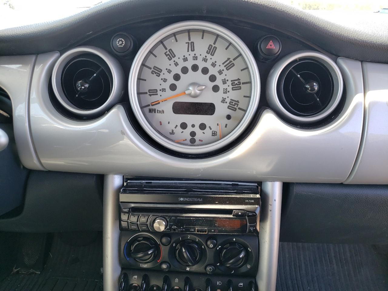 Photo 9 from auction – 2003 MINI COOPER with VIN WMWRC33453TE13436