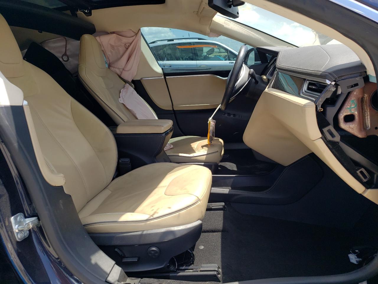 Photo 5 from auction – 2013 TESLA MODEL S with VIN 5YJSA1DP0DFP28153