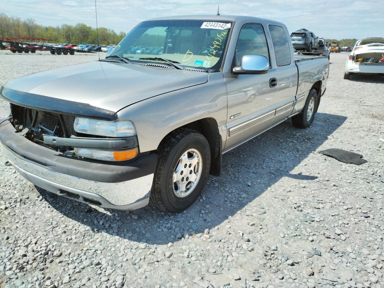 Photo 2 from auction – 2002 CHEVROLET SILVERADO with VIN 2GCEC19T121199468