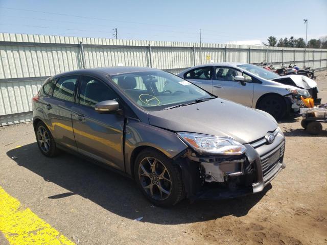 FORD FOCUS SE 2013 مع رقم تعريف المركبة 1FADP3K2XDL308588 - صورة من المزاد