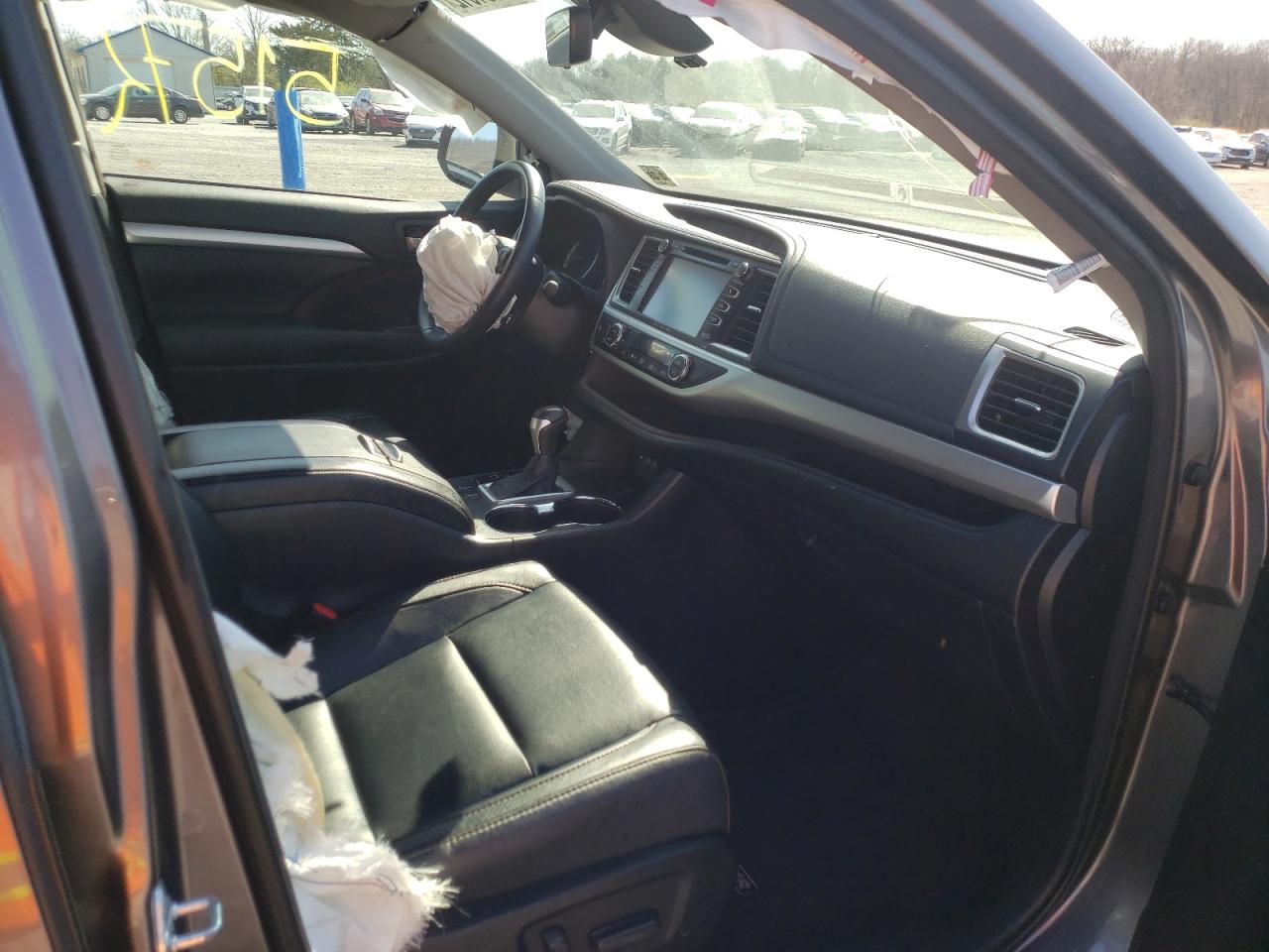صورة رقم 5 من المزاد - 2018 TOYOTA HIGHLANDER مع VIN 5TDJZRFH5JS498660