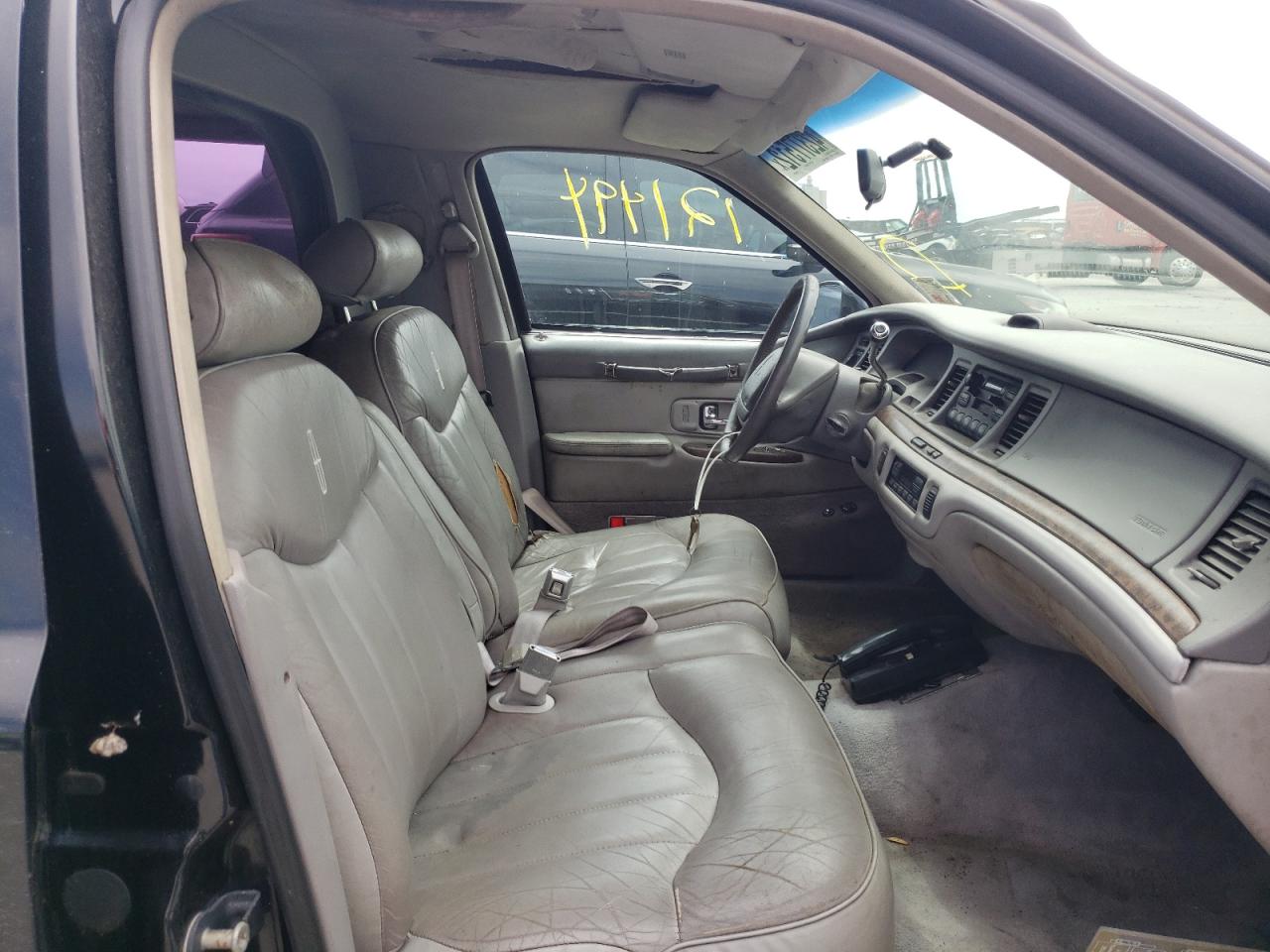 Photo 5 from auction – 1997 LINCOLN LIMO with VIN 1LNLM81W2VY658166