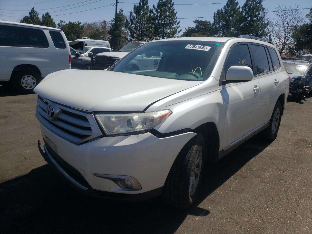 Фото 2 с аукциона – 2013 TOYOTA HIGHLANDER с VIN 5TDBK3EH6DS249246