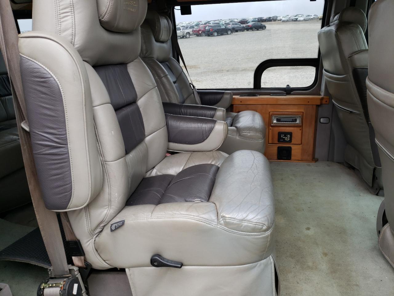 Photo 6 from auction – 2000 FORD ECONOLINE with VIN 1FDPE24L6YHB24444