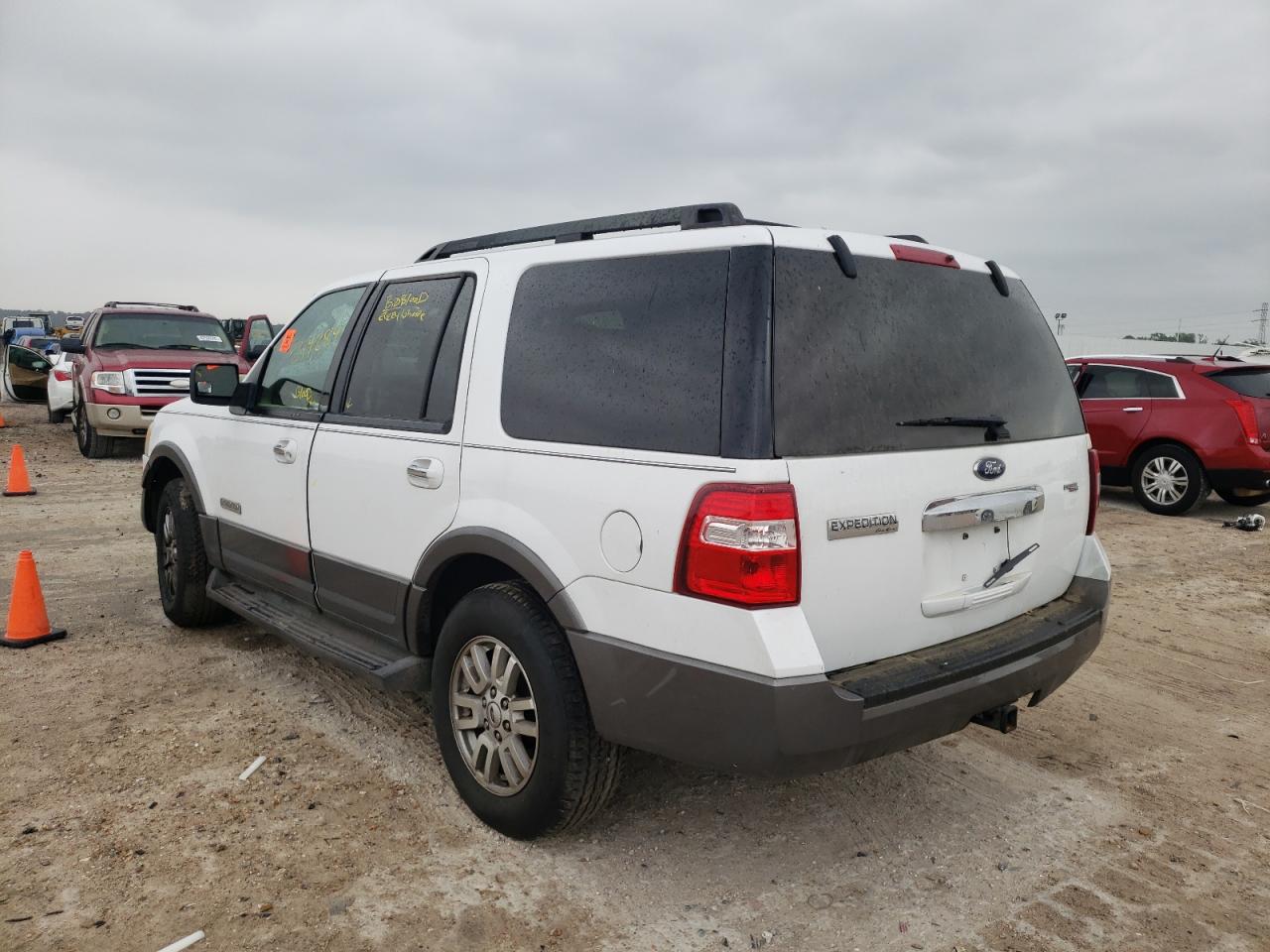 Photo 3 from auction – 2007 FORD EXPEDITION with VIN 1FMFU16527LA82440