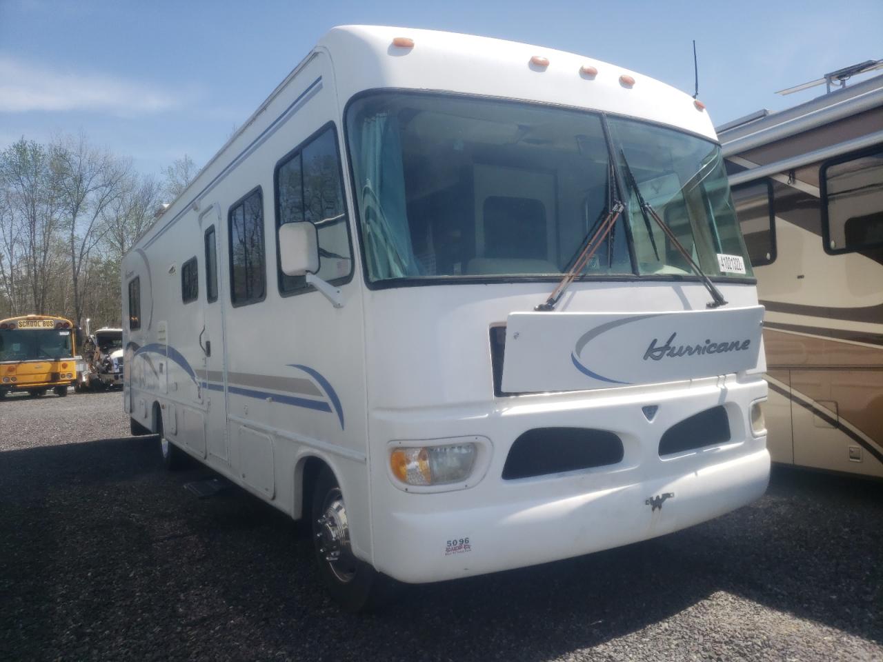 FORD MTRHOME 2000 with VIN 3FCMF53S4YJA02466 - Photo from auction
