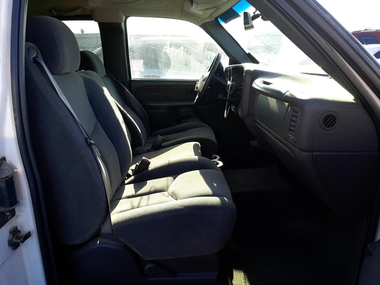 Photo 5 from auction – 2003 CHEVROLET SILVERADO with VIN 2GCEC19VX31122231